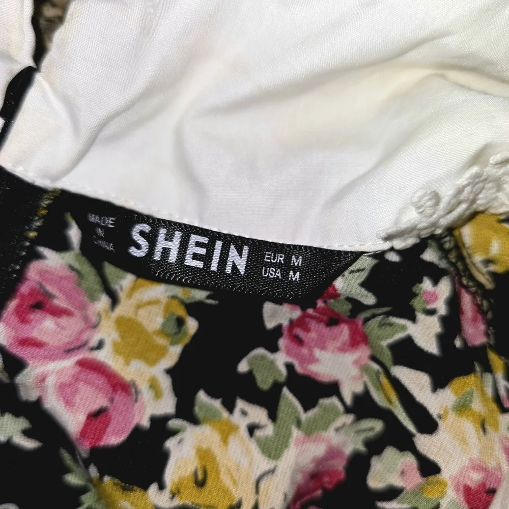 Floral Puff Sleeve Dress with Lace Collar, Medium – Vintage Cottagecore - Picture 3 of 5